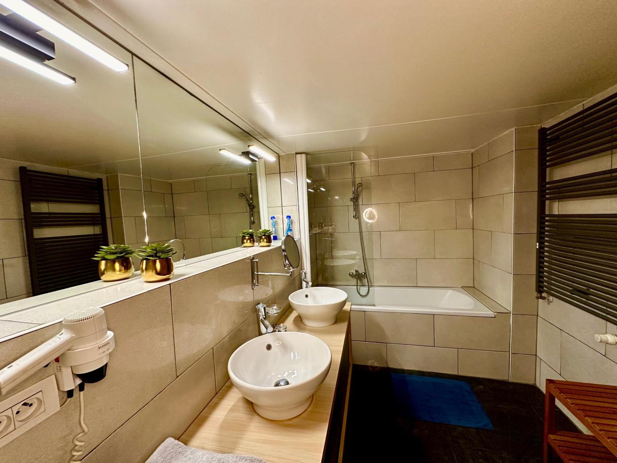 Luxury Suites Castel By Rikas Hotels Anvers Exterior foto