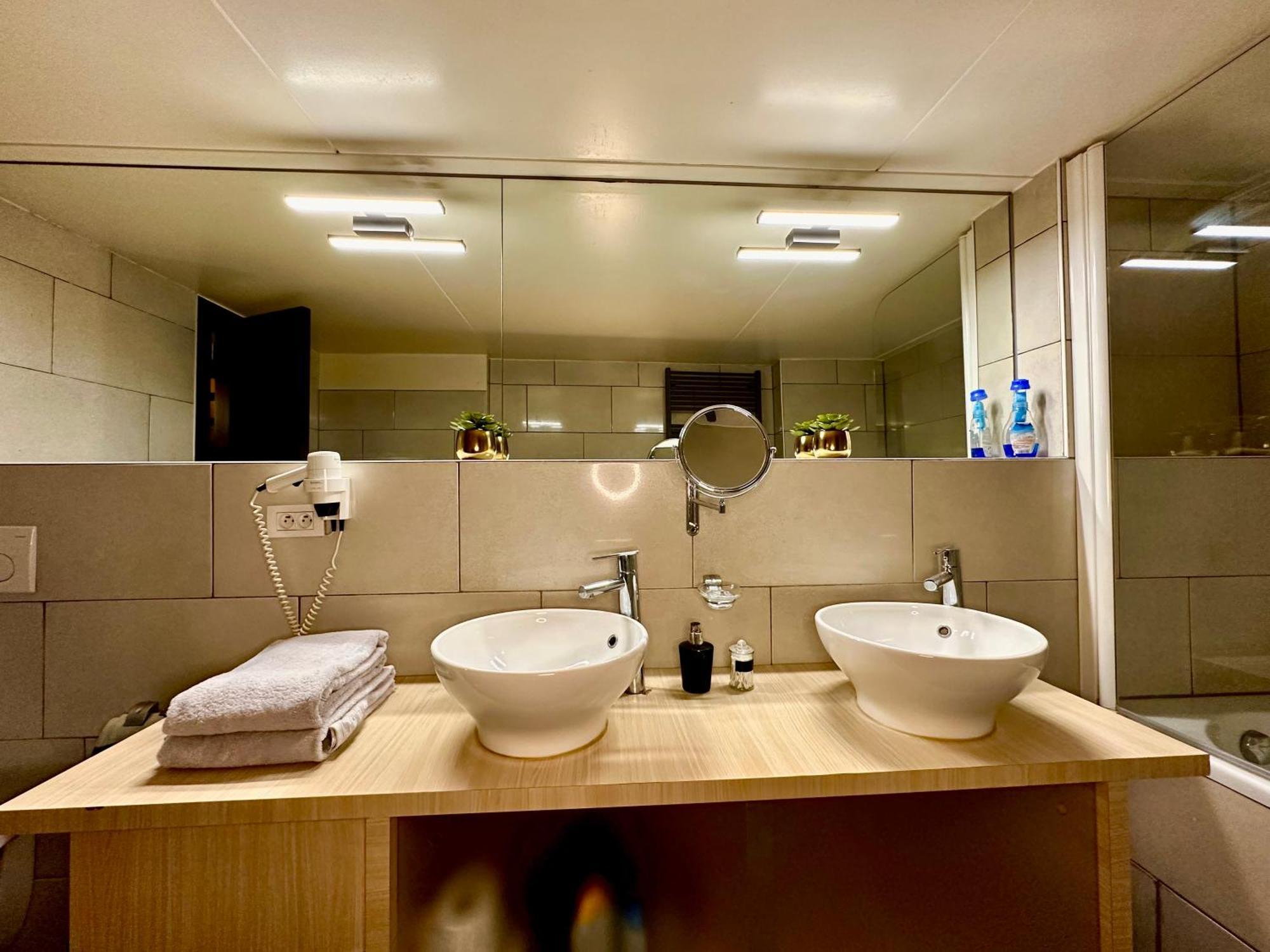 Luxury Suites Castel By Rikas Hotels Anvers Exterior foto