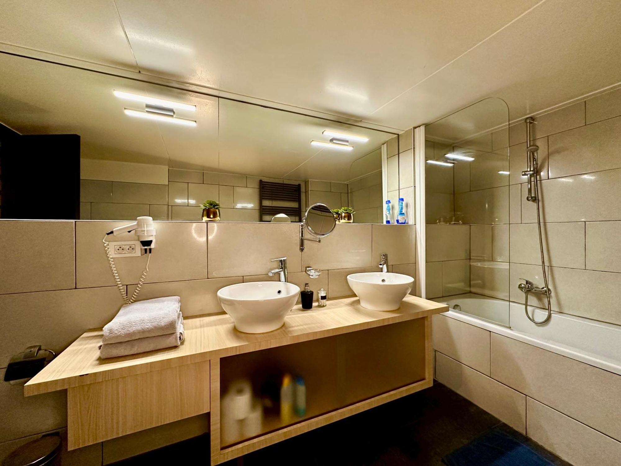 Luxury Suites Castel By Rikas Hotels Anvers Exterior foto